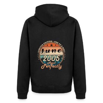 Juni 2005. Geburtstag Juni 2005 Geschenk Juni 2005 - Unisex Premium Bio Zip Hoodie - Schwarz - Hinten - Nico (187cm)