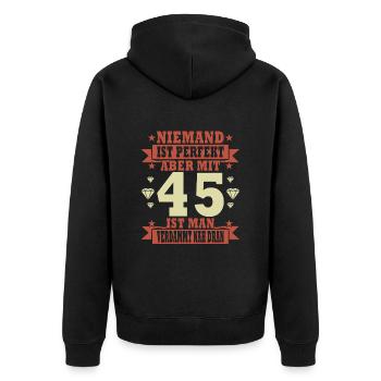 Niemand ist perfekt. Aber mit 45 ist man nah dran. - Unisex Premium Bio Zip Hoodie - Schwarz - Hinten - Nico (187cm)