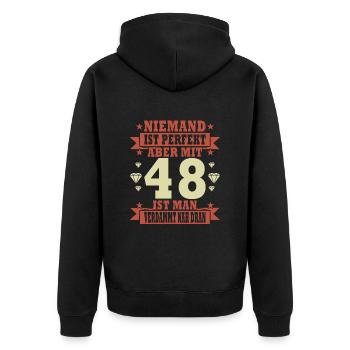 Niemand ist perfekt. Aber mit 48 ist man nah dran. - Unisex Premium Bio Zip Hoodie - Schwarz - Hinten - Nico (187cm)