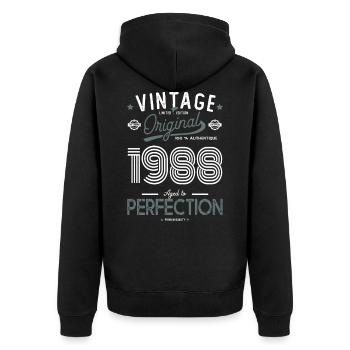 AGE TO PERFECTION Jahrgang 1988 Jubiläum 34 Jahre - Unisex Premium Bio Zip Hoodie - Schwarz - Hinten - Nico (187cm)