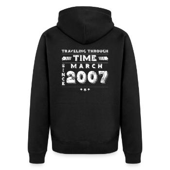 Vintage Zeitreise Geburtstags Design März 2007 - Unisex Premium Bio Zip Hoodie - Schwarz - Hinten - Nico (187cm)