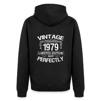 1979 Limited Edition | Jahrgang 1979 perfekt gealtert - Unisex Premium Bio Zip Hoodie - Schwarz - Hinten - Nico (187cm)