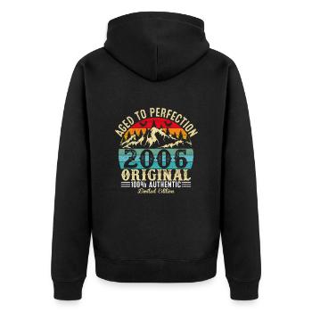 Perfekt gealtert 2006 Original - Unisex Premium Bio Zip Hoodie - Schwarz - Hinten - Nico (187cm)