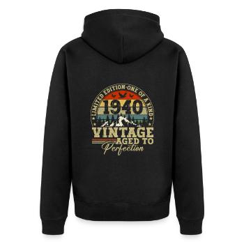 1940 Vintage Zur Perfektion Gealtert - Unisex Premium Bio Zip Hoodie - Schwarz - Hinten - Nico (187cm)