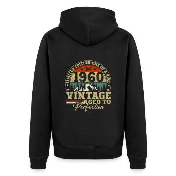 1960 Vintage bis zur Perfektion gereift - Unisex Premium Bio Zip Hoodie - Schwarz - Hinten - Nico (187cm)