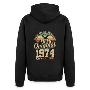 1974 Vintage Birthday Tee - Unisex Premium Bio Zip Hoodie - Schwarz - Hinten - Nico (187cm)