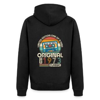 Vintage Geburtstagsgeschenk 1973 - Retro Style - Unisex Premium Bio Zip Hoodie - Schwarz - Hinten - Nico (187cm)