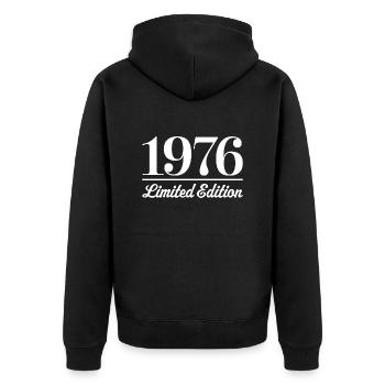 1976 Limited Edition - Unisex Premium Bio Zip Hoodie - Schwarz - Hinten - Nico (187cm)