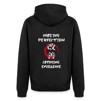 Kaizen-Mindset auf der Jagd nach Perfektion - Unisex Premium Bio Zip Hoodie - Schwarz - Hinten - Nico (187cm)