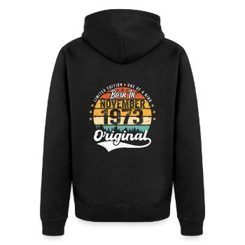 Legendär seit November 1973 - 1973 - Unisex Premium Bio Zip Hoodie - Schwarz - Hinten - Nico (187cm)