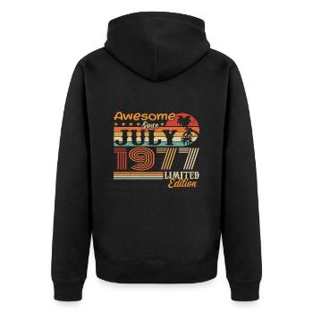 Juli 1977 Juli Geburtstagsgeschenk Juli 1977 - Unisex Premium Bio Zip Hoodie - Schwarz - Hinten - Nico (187cm)