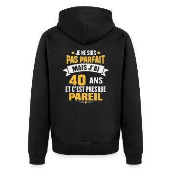 Humour cadeau Pas parfaite mais j'ai 40 ANS - Veste à capuche bio Premium Unisexe - noir - Dos - Nico (187cm)