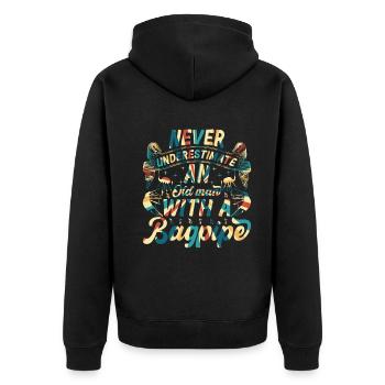 Bagpiper - Never Underestimate An Old Man With A B - Unisex Premium Bio Zip Hoodie - Schwarz - Hinten - Nico (187cm)
