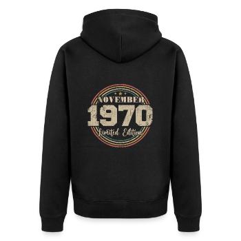 Geburtstagsgeschenk, Jahrgang Geboren November 1970 - Unisex Premium Bio Zip Hoodie - Schwarz - Hinten - Nico (187cm)