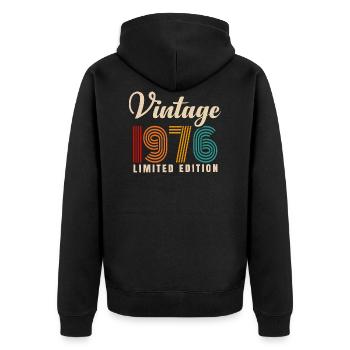 JAHRGANG 1976. 45. GEBURTSTAG - Unisex Premium Bio Zip Hoodie - Schwarz - Hinten - Nico (187cm)