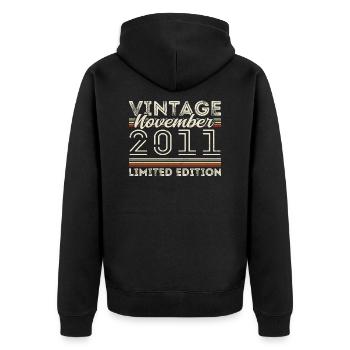 Jahrgang November 2011 Geburtstag November 2011 - Unisex Premium Bio Zip Hoodie - Schwarz - Hinten - Nico (187cm)