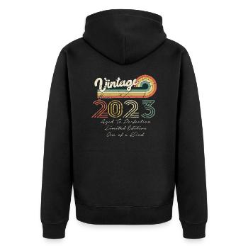 2023 Jahrgangsklassiker 2023 - Unisex Premium Bio Zip Hoodie - Schwarz - Hinten - Nico (187cm)