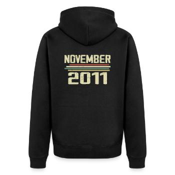Millésime Novembre 2011 Millésime rétro Novembre 2011 - Veste à capuche bio Premium Unisexe - noir - Dos - Nico (187cm)