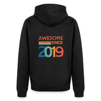 Großartig seit 2019 - Unisex Premium Bio Zip Hoodie - Schwarz - Hinten - Nico (187cm)