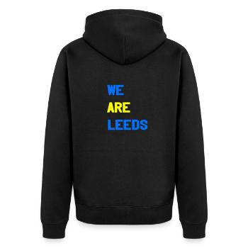 Wir sind Leeds - Unisex Premium Bio Zip Hoodie - Schwarz - Hinten - Nico (187cm)