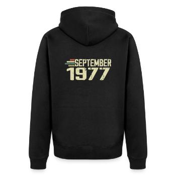 September 1977 Vintage Geschenkidee September 1977 - Unisex Premium Bio Zip Hoodie - Schwarz - Hinten - Nico (187cm)