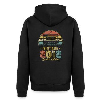 Vintage-Kassette 2012 - Unisex Premium Bio Zip Hoodie - Schwarz - Hinten - Nico (187cm)