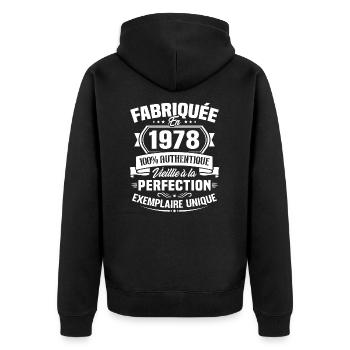 Fabriquée en 1978 - Cadeau d'anniversaire 45 ans - Veste à capuche bio Premium Unisexe - noir - Dos - Nico (187cm)
