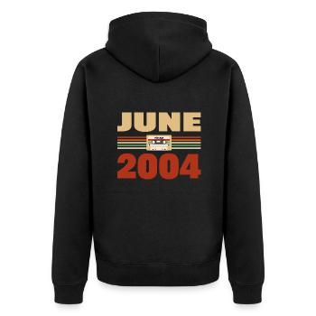 19. Geburtstag Juni Jahrgang 2004 Geschenkidee - Unisex Premium Bio Zip Hoodie - Schwarz - Hinten - Nico (187cm)