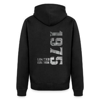 1975 Jahrgang Limited Edition - Unisex Premium Bio Zip Hoodie - Schwarz - Hinten - Nico (187cm)