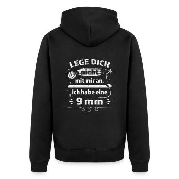 Lege dich nicht mit mir an, lustiges Häkelmotiv - Unisex Premium Bio Zip Hoodie - Schwarz - Hinten - Nico (187cm)