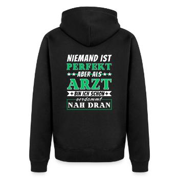 Niemand ist Perfekt - Ärzte sind nah dran - Unisex Premium Bio Zip Hoodie - Schwarz - Hinten - Nico (187cm)