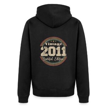 2011 Retro Vintage Geburtstag geboren in - 2011 - Unisex Premium Bio Zip Hoodie - Schwarz - Hinten - Nico (187cm)