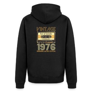 47. Geburtstag September Jahrgang 1976 Kassette - Unisex Premium Bio Zip Hoodie - Schwarz - Hinten - Nico (187cm)