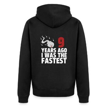 Vor 9 Jahren war ich der Schnellste - Unisex Premium Bio Zip Hoodie - Schwarz - Hinten - Nico (187cm)