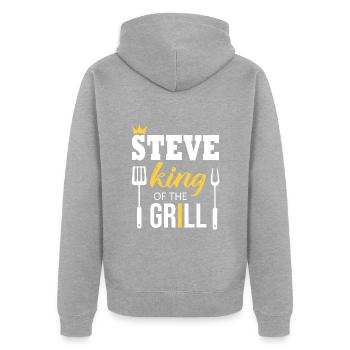 Steve, der König des Grills - Unisex Premium Bio Zip Hoodie - Grau meliert - Hinten - Nico (187cm)