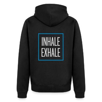 inhale exhale yoga Zitat - Unisex Premium Bio Zip Hoodie - Schwarz - Hinten - Nico (187cm)