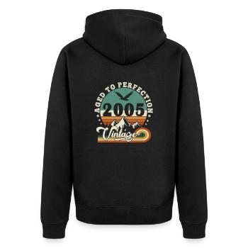 Bis zur Perfektion gereift 2005 Retro -Edition 2025. - Unisex Premium Bio Zip Hoodie - Schwarz - Hinten - Nico (187cm)