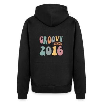 mb Groovy seit 2016 Retro Hippie Blume 6. - Unisex Premium Bio Zip Hoodie - Schwarz - Hinten - Nico (187cm)