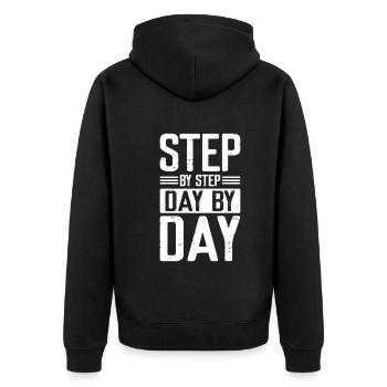 Schritt für Schritt, Tag für Tag - Unisex Premium Bio Zip Hoodie - Schwarz - Hinten - Nico (187cm)