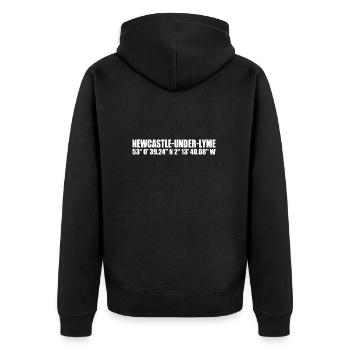 Newcastle-under-Lyme Koordinaten - Unisex Premium Bio Zip Hoodie - Schwarz - Hinten - Nico (187cm)