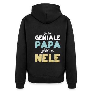 Dieser Geniale Papa Gehört Zu Nele - Unisex Premium Bio Zip Hoodie - Schwarz - Hinten - Nico (187cm)