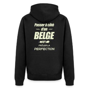 PERFECTION À CÔTÉ D'UN BELGE - Veste à capuche bio Premium Unisexe - noir - Dos - Nico (187cm)