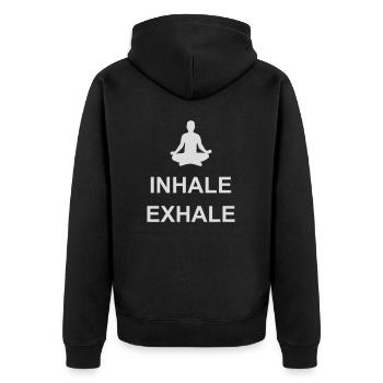 inhale exhale yoga Zitat - Unisex Premium Bio Zip Hoodie - Schwarz - Hinten - Nico (187cm)