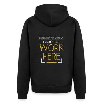 Ich weiß nicht, ich arbeite hier nur sarkastische Worte - Unisex Premium Bio Zip Hoodie - Schwarz - Hinten - Nico (187cm)