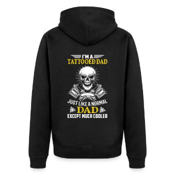 Tattoo Papa tätowiert cooler Vater Dad Totenkopf - Unisex Premium Bio Zip Hoodie - Schwarz - Hinten - Nico (187cm)