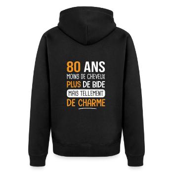 80 ans plus de charme cadeau anniversaire 80 ans - Veste à capuche bio Premium Unisexe - noir - Dos - Nico (187cm)