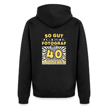 So gut kann nur ein Fotograf mit 40 aussehen - Unisex Premium Bio Zip Hoodie - Schwarz - Hinten - Nico (187cm)