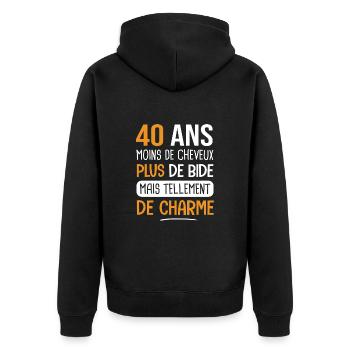 40 ans plus de charme cadeau anniversaire 40 ans - Veste à capuche bio Premium Unisexe - noir - Dos - Nico (187cm)