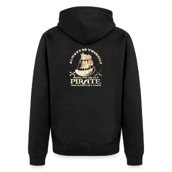 Sei immer du selbst oder sei ein Pirat Spruch Idee - Unisex Premium Bio Zip Hoodie - Schwarz - Hinten - Nico (187cm)