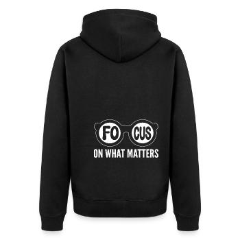 Focus On What Matters Optiker - Unisex Premium Bio Zip Hoodie - Schwarz - Hinten - Nico (187cm)